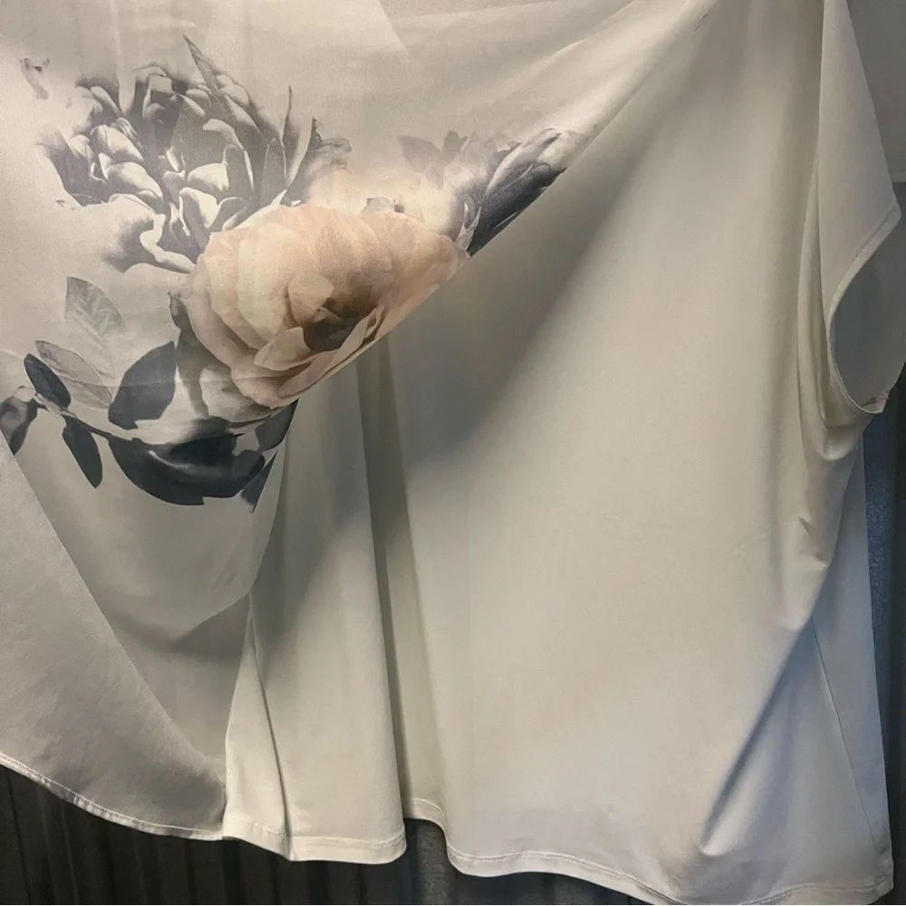 Laura T-shirt blouse sheer front and stretch back white with floral prin… - Picture 7 of 10